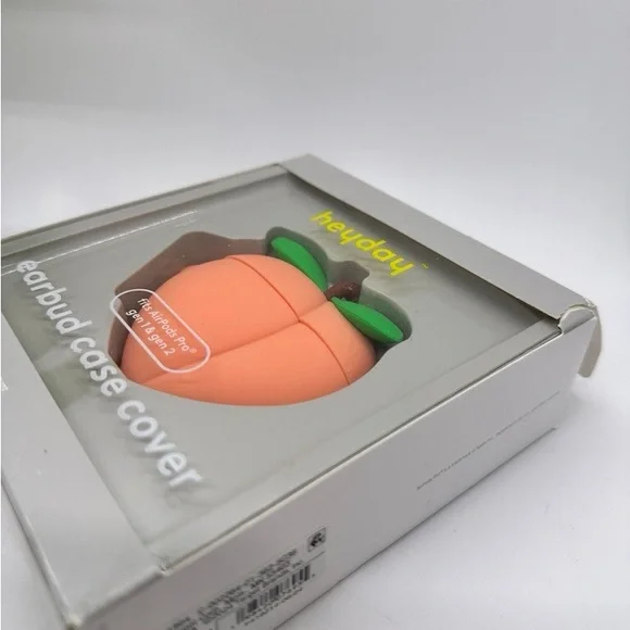 Heyday Peach-Shaped Earbud Case with Green Leaves - Picture 2 of 3